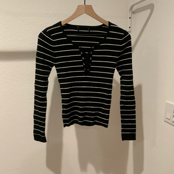 Cute top - Picture 1 of 5